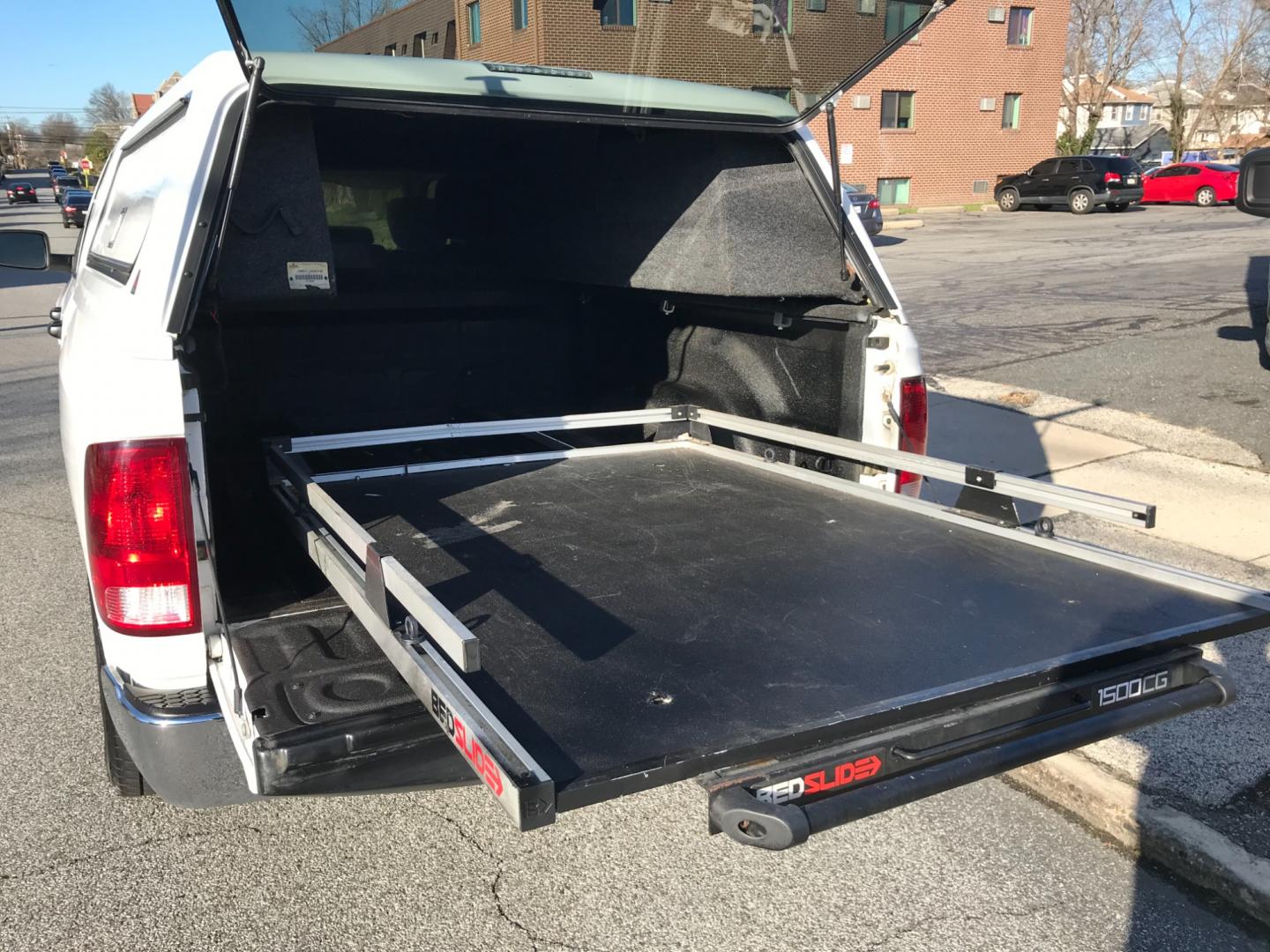 2017 White /Gray RAM 1500 1500 (1C6RR6FG4HS) with an 3.6 V6 engine, Automatic transmission, located at 577 Chester Pike, Prospect Park, PA, 19076, (610) 237-1015, 39.886154, -75.302338 - Photo#17